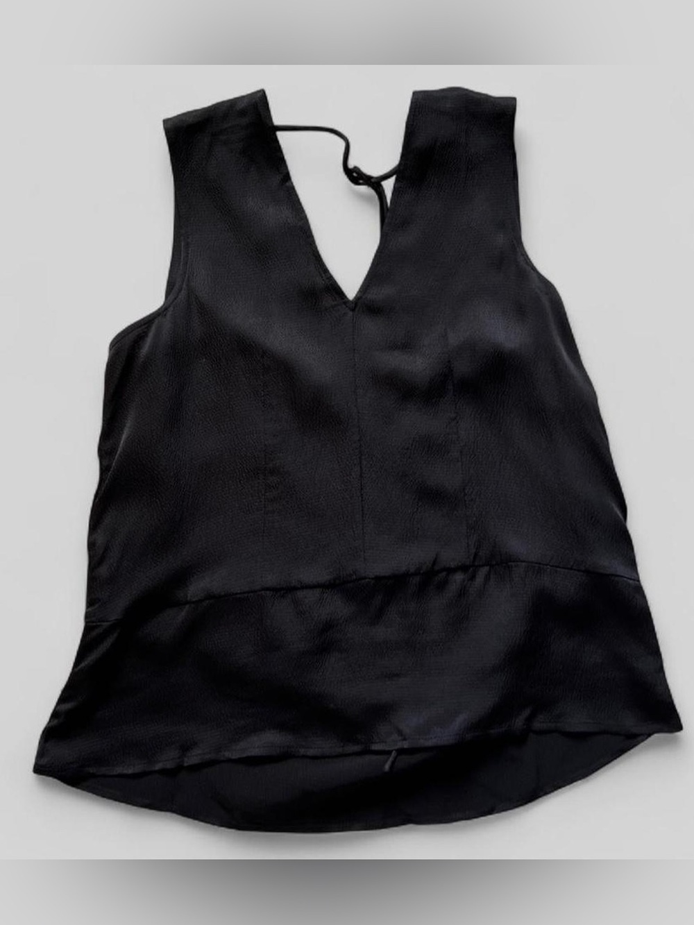 Everlane Black Satin V-Neck Tie Back Tank Top Size Small